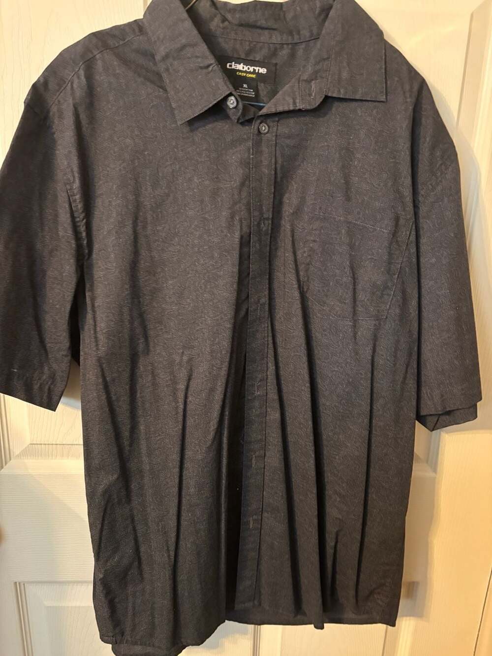 Claiborne Easy Care Men's XL Short Sleeve Black Paisley Button-Down Shirt